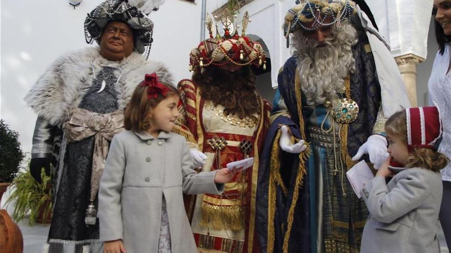 La Cabalgata de Reyes repartirá 5.000 kilos de caramelos en Córdoba, si el tiempo lo permite