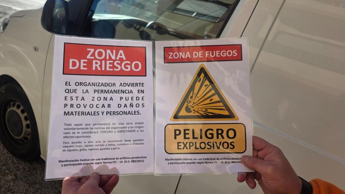 Cartelería del aviso de la policía local de Riba-roja para evitar el lanzamiento de pirotecnia no autorizada.