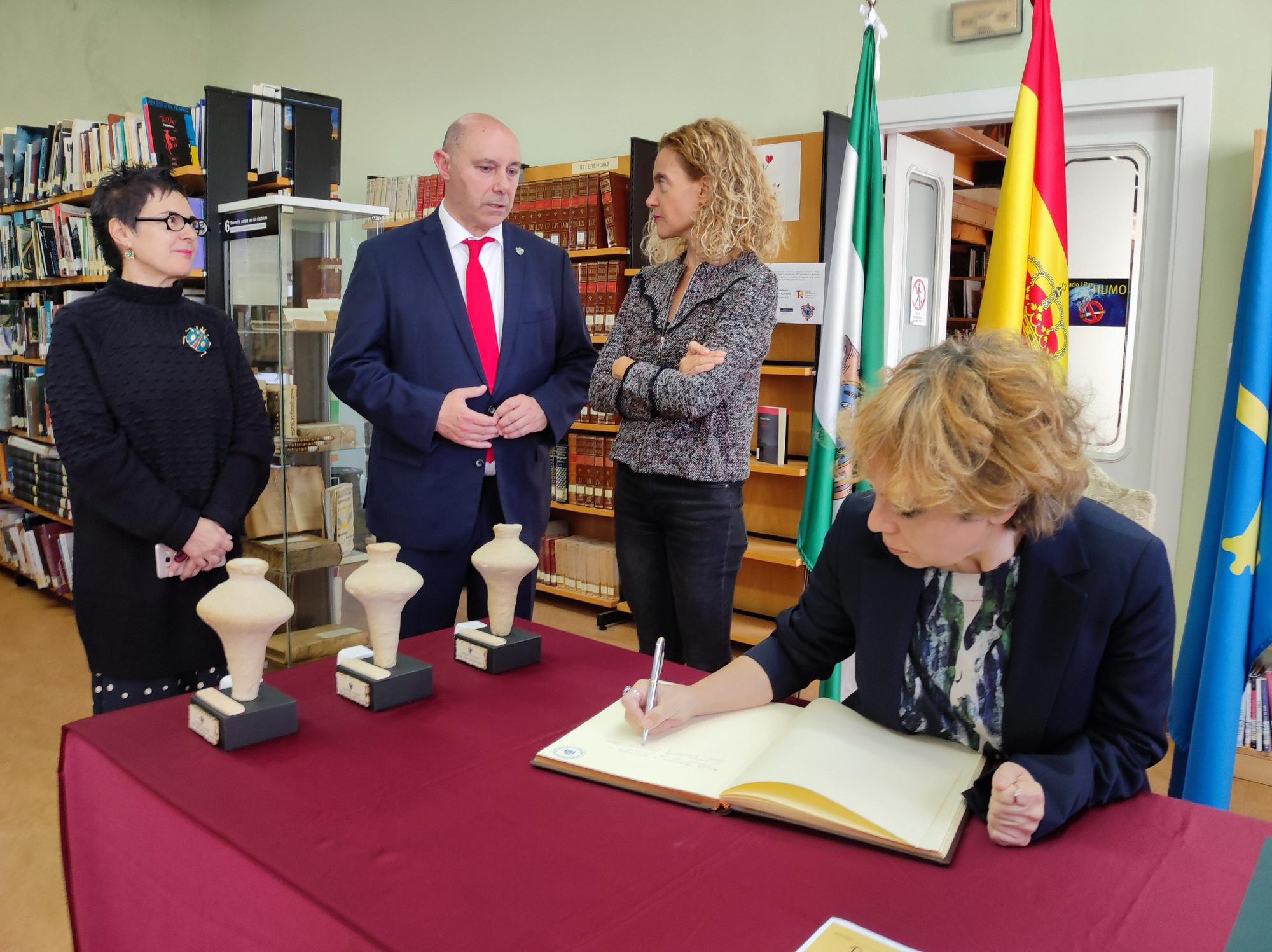 Intensa jornada con la presidenta del Congreso en la comarca Oscos-Eo