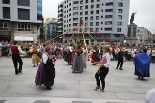 El Festival de Gaitas llena de folclore cada rincón de Gijón (en imágenes)