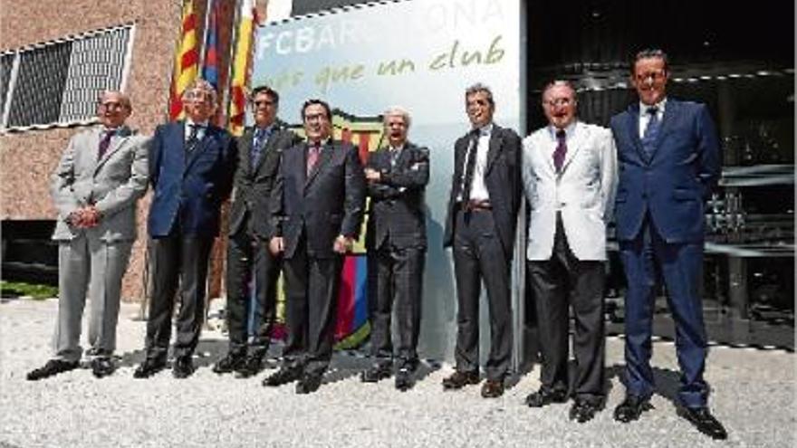 Els membres de la junta gestora amb el seu president, Ramon Adell, el quart per l&#039;esquerra