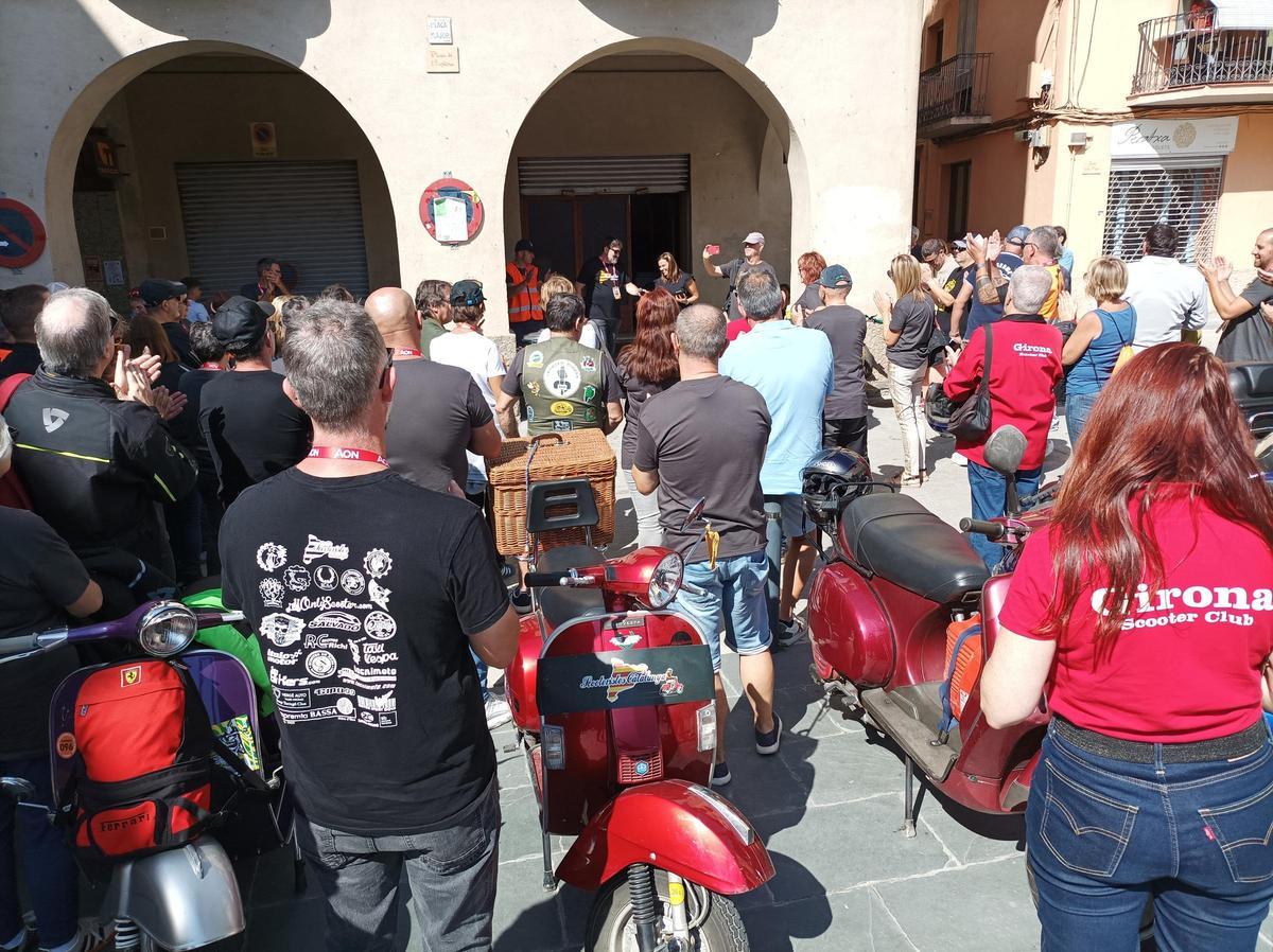 L'aturada festiva a Organyà, amb toc de coca i vi dolç ofert per l'Ajuntamet