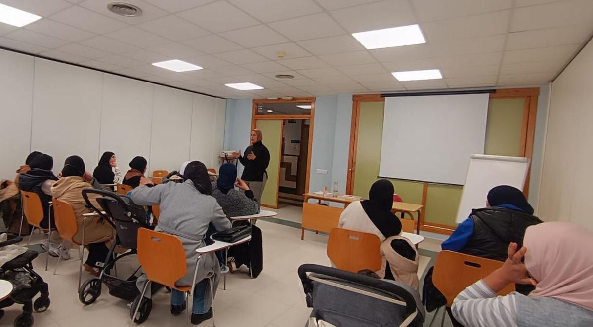 La primera fase del programa se dirige a mujeres de origen árabe.