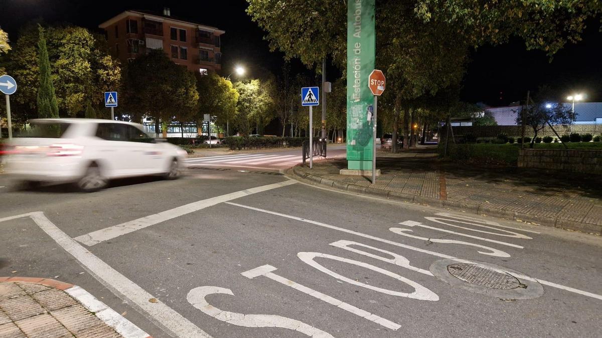 Cruce en el que se produjo el atropello, en horario nocturno.