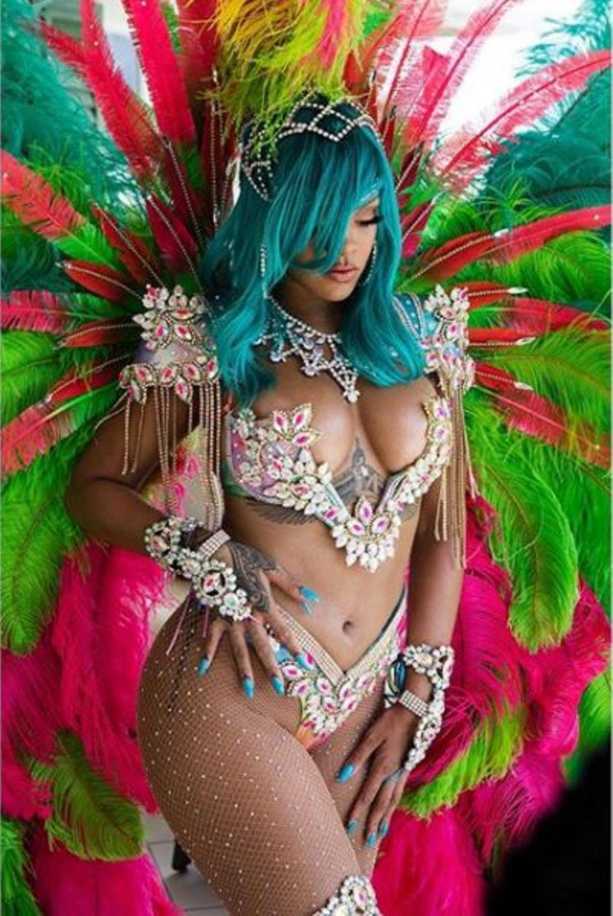 Rihanna, a lo 'ángel' de Victoria's Secret en el carnaval de Barbados