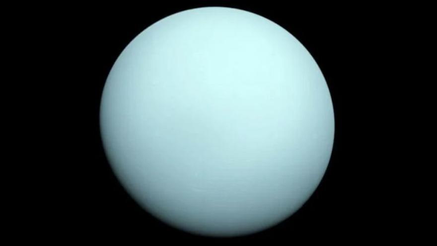 El planeta Urano, fotografiado por la Voyager 2 en 1986.