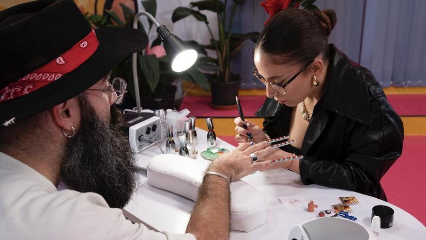 Una joven de Castellón revoluciona el mundo de la manicura en España: Sus uñas son obras de arte