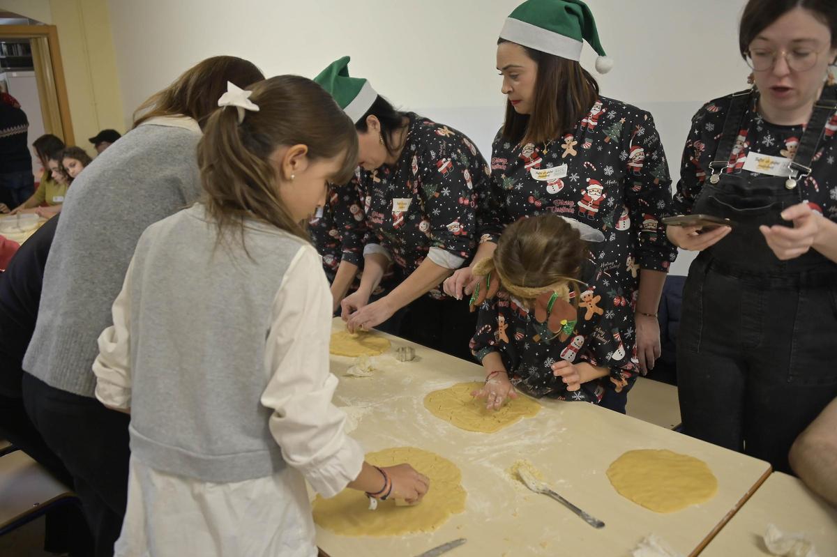 Taller de dulces navideños en el Museo Escolar de Puçol