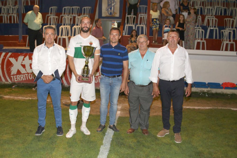 El Elche gana el XXXI Trofeo Vinos de Yecla en la tanda de penaltis.