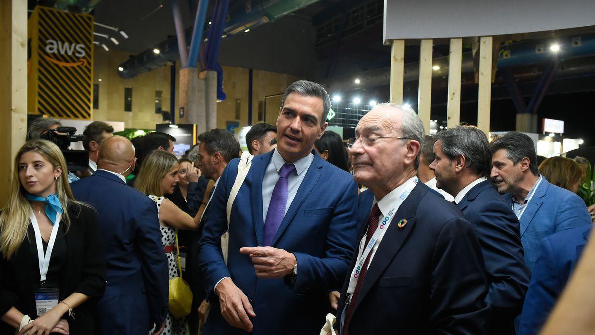 Pedro Sánchez junto a Francisco de la Torre durante la celebración del DES en Málaga.