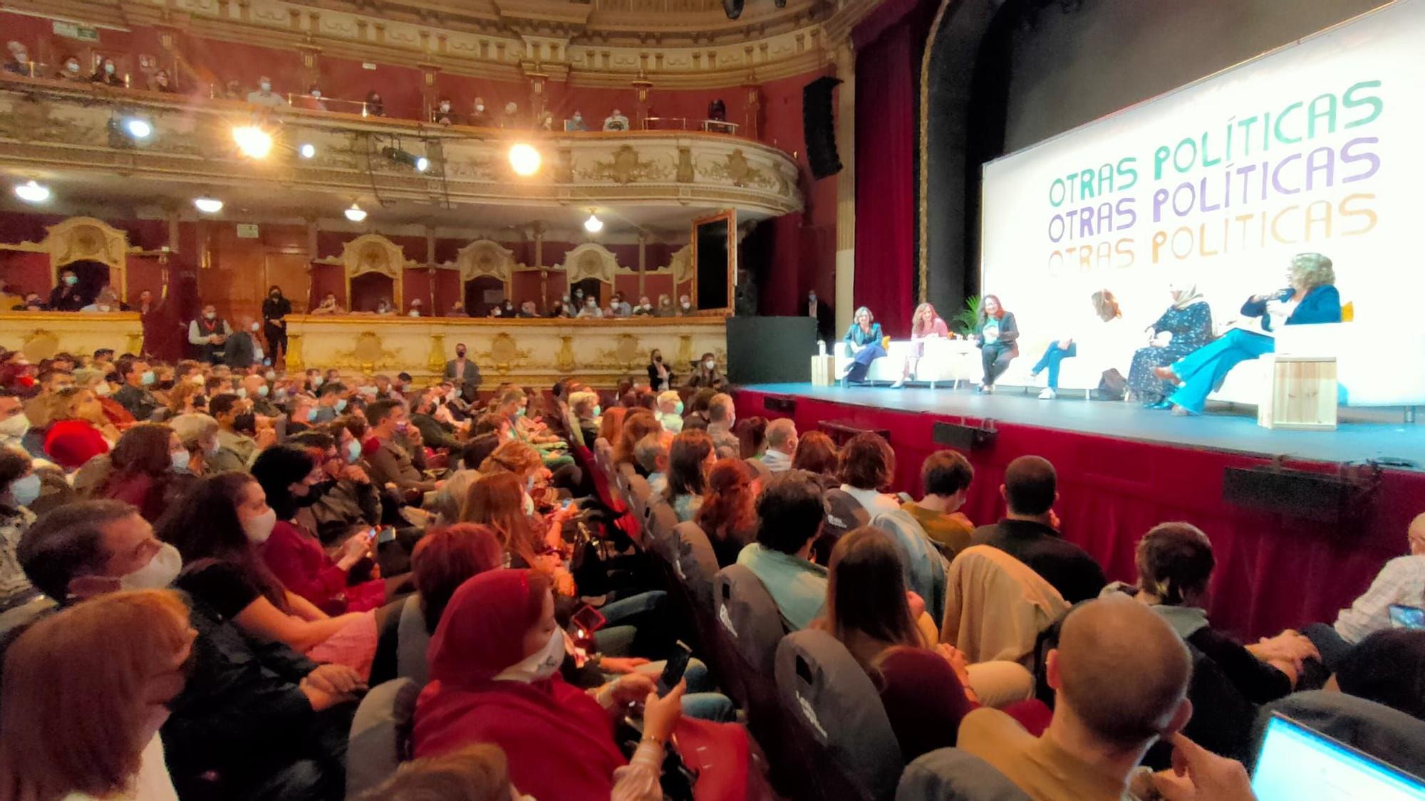 Acto de Oltra, Díaz y Colau en València