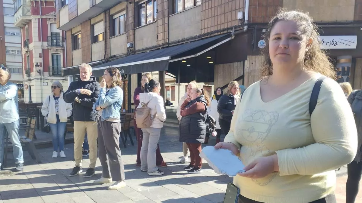 Los concejales no adscritos de Langreo critican que el Ayuntamiento asuma competencias que no le corresponden arreglando el colegio de La Llamiella