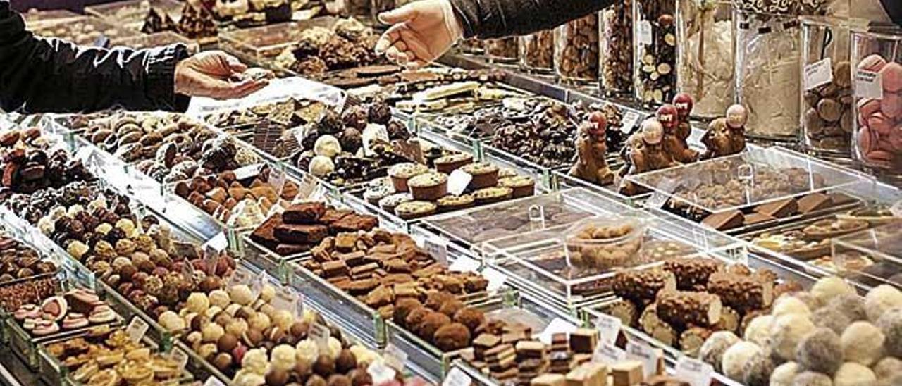 Una tienda con todo tipo de chocolates en Lviv, Ucrania.