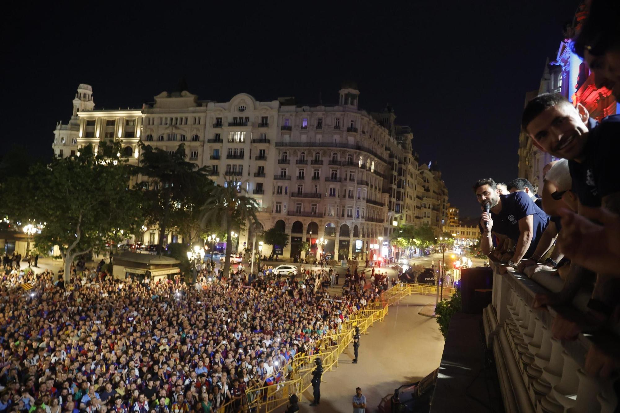Todas las fotos de la rúa del Levante UD por su ascenso a Primera División