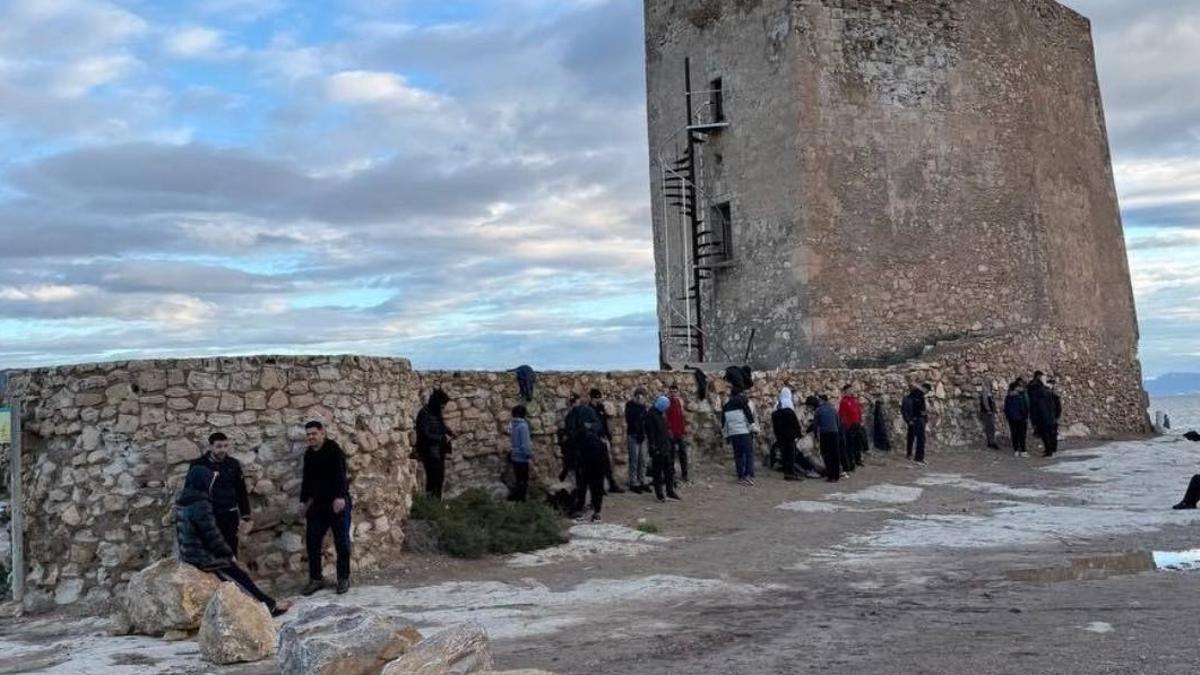 Treinta inmigrantes alcanzan en patera el litoral de Águilas.
