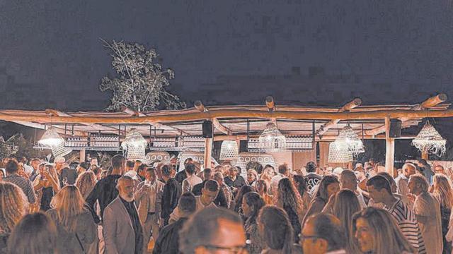 Ambiente en la inauguración de Madunia. | | MADUNIA IBIZA