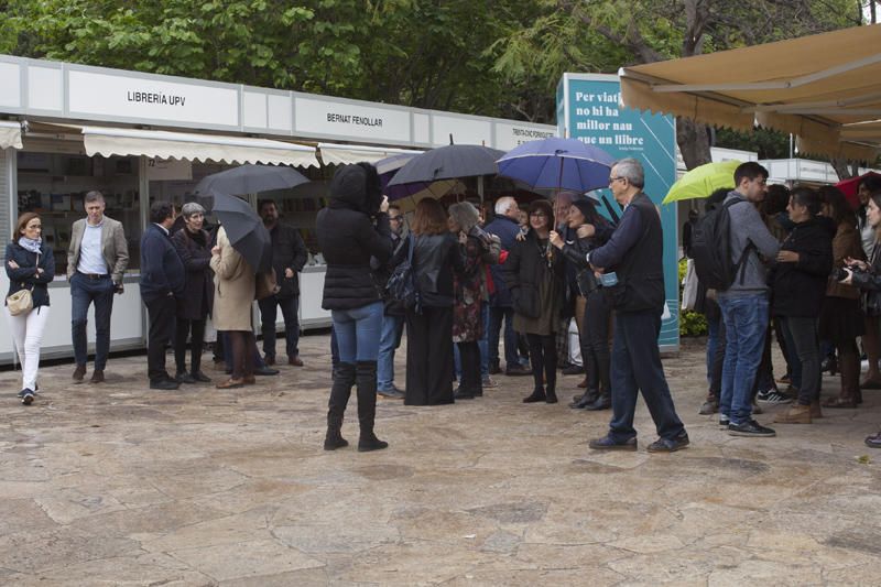 Ambiente en la Feria del Libro de València