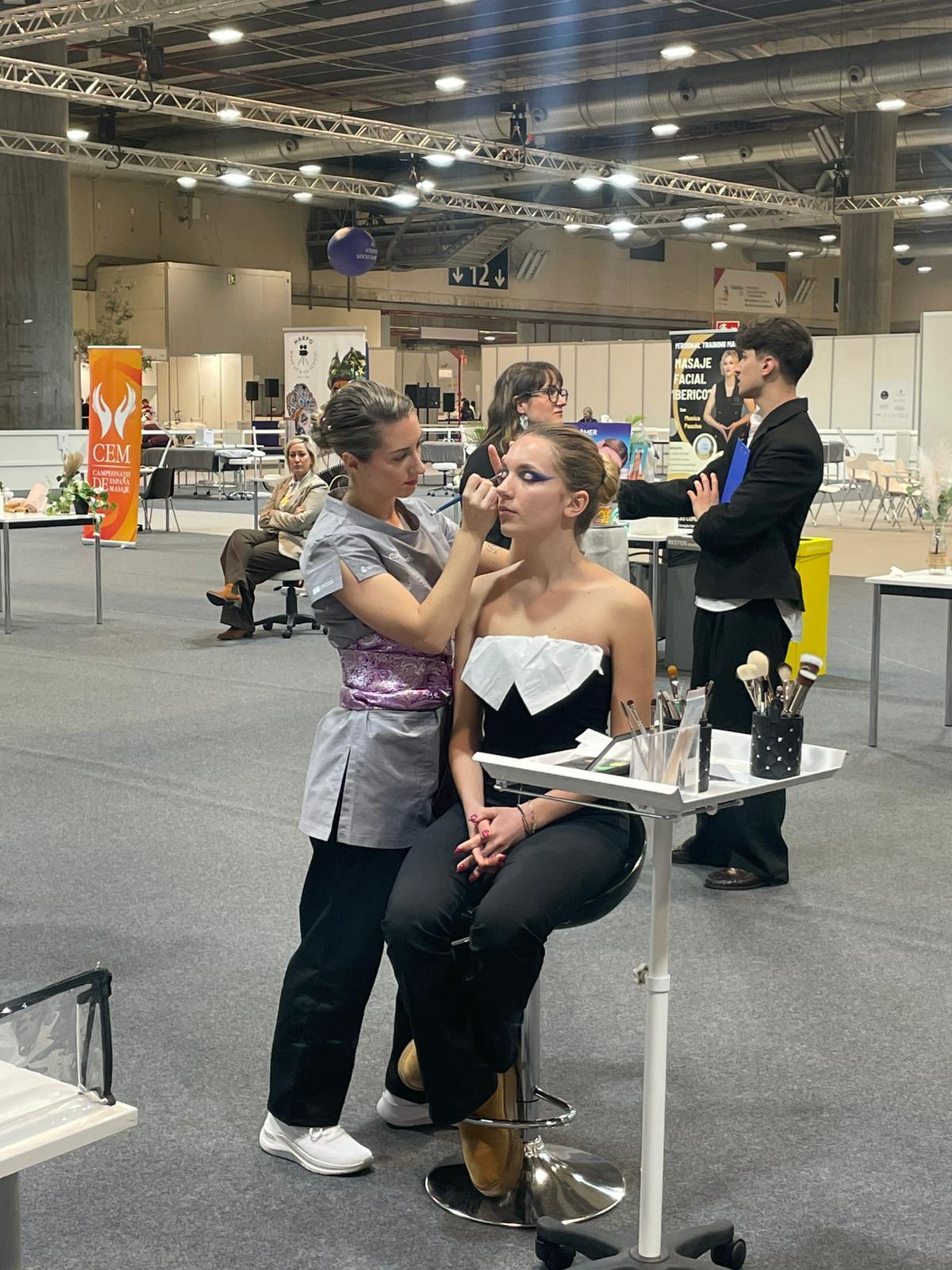 Carla Almarcha, del IES El Pla de Alicante, medalla de oro en Estética