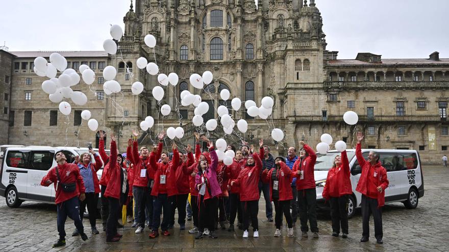 Jóvenes con discapacidad intelectual en la plaza del Obradoiro