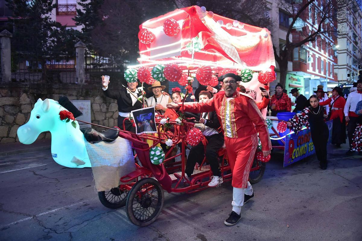 Fotogalería | El Carnaval de Navalmoral de la Mata exhibe su mejor cara cargada de innovación, alegría y creatividad