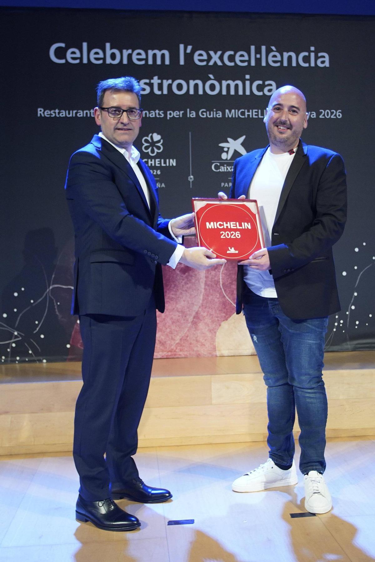 Les imatges de l'entrega de plaques als restaurants recomanats a la Guia Michelin