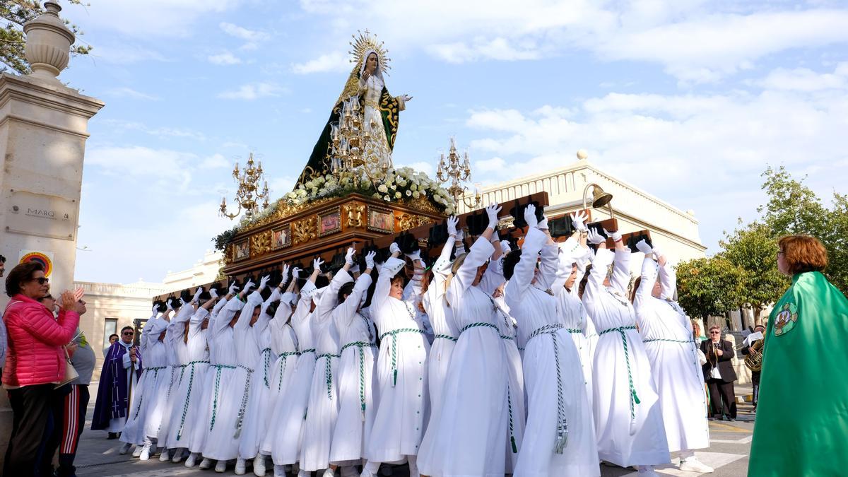 La imagen de Nuestra Señora del Consuelo en procesión