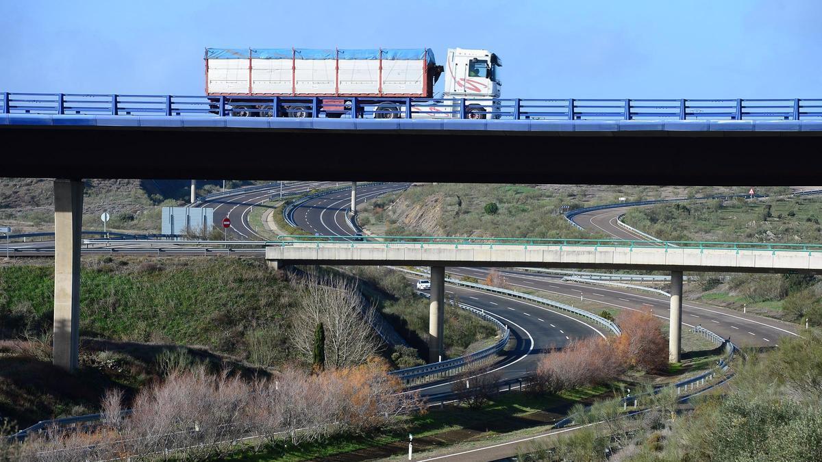 Autovía Ex-A1 a su paso por Plasencia.