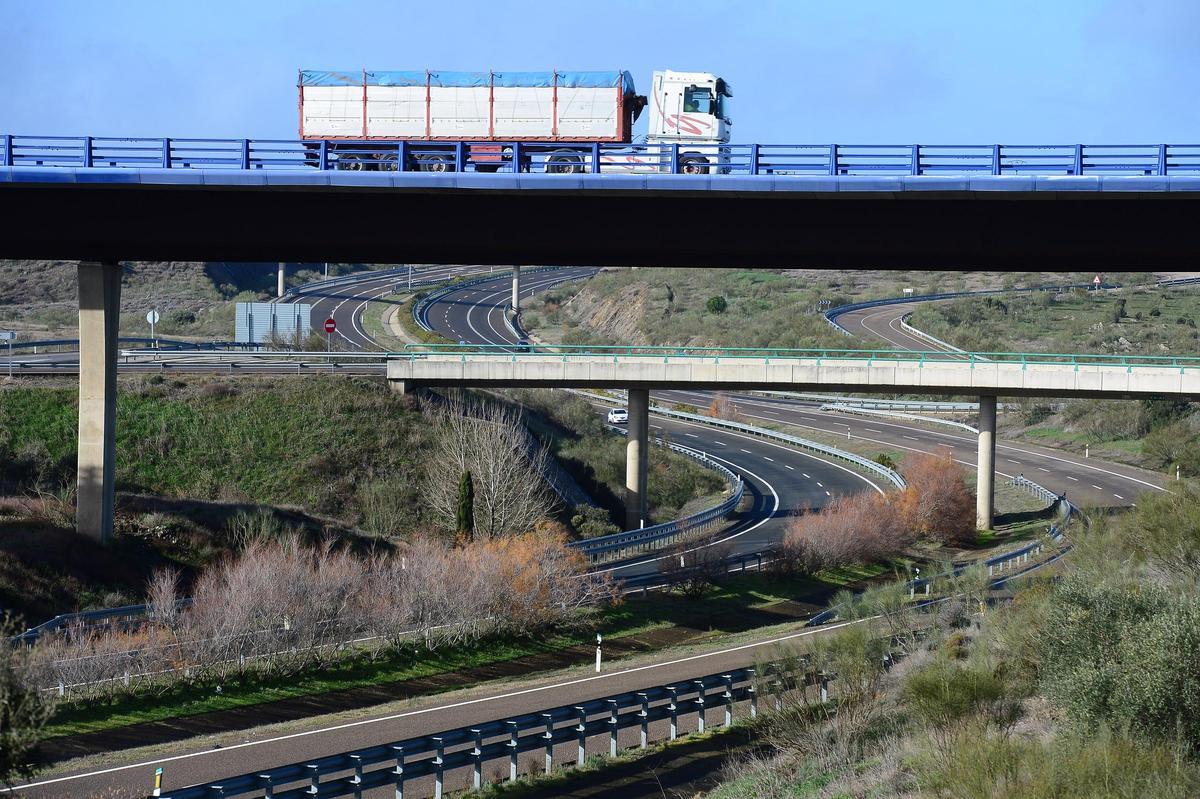 Autovía Ex-A1 a su paso por Plasencia.
