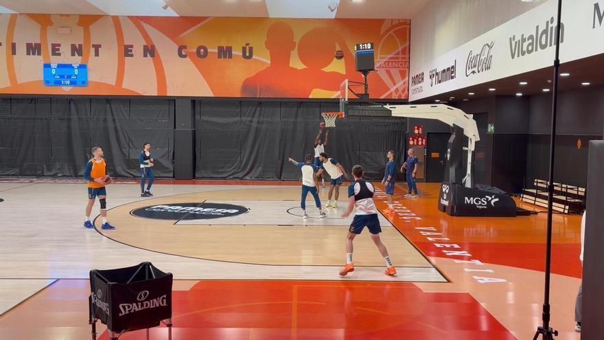¡No falla una! Así calienta De Larrea su muñeca desde el triple antes del partido decisivo de Euroliga