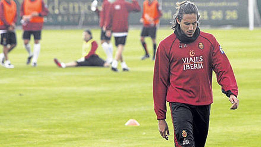 Jonás se retira de un entrenamiento de la pasada temporada con el Mallorca.