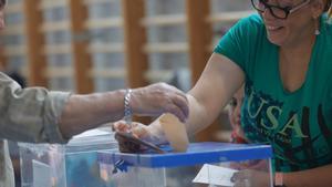 Jornada electoral del 28M: votaciones en La Gesta, en Oviedo.