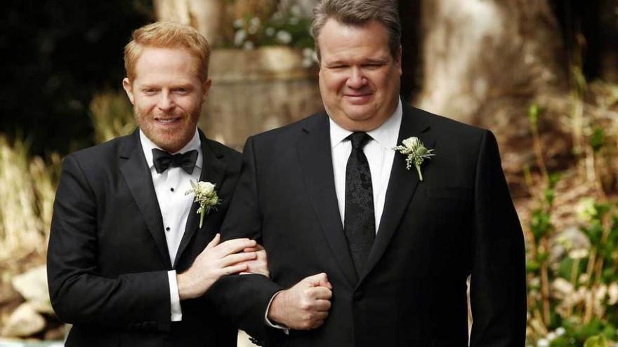 Jesse Tyler Ferguson (izquierda) con Eric Stonestreet, su marido en la serie.