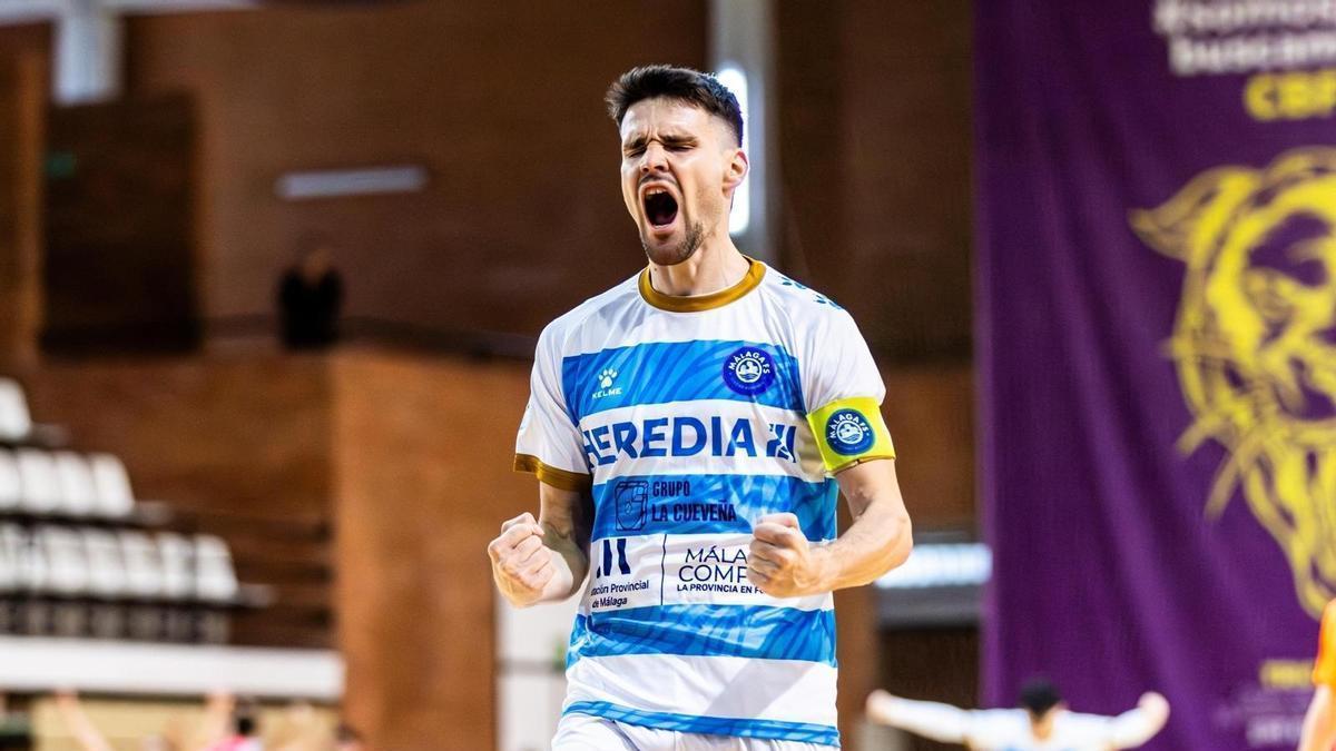 Alvarito celebra un gol con el Málaga Ciudad Redonda.