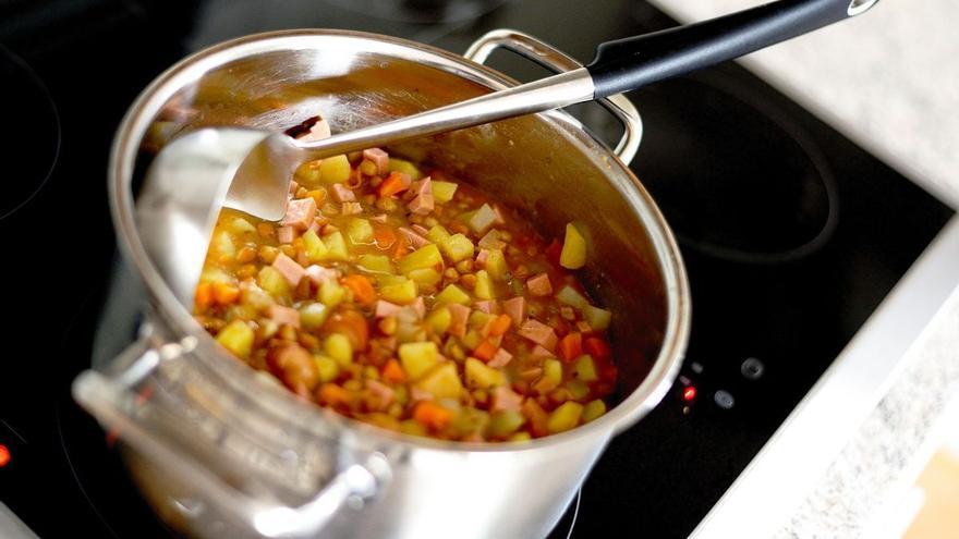 Lentejas con arroz y un chorrito de vinagre, la súper receta de las abuelas que lo tiene todo