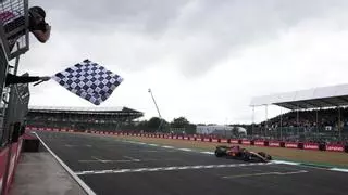 Vídeo: Así ha sido el momento mágico de Sainz: "¡Lo hicimos, lo hicimos!"