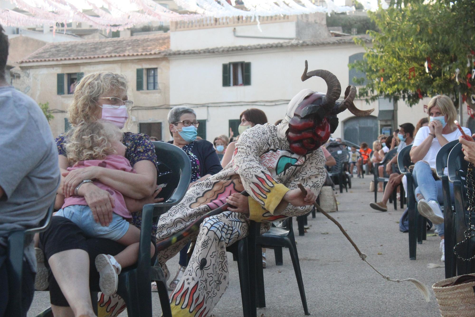 Sant Joan «condena» a sus ‘Dimonis’ que reparten ‘llandera’ contra el virus