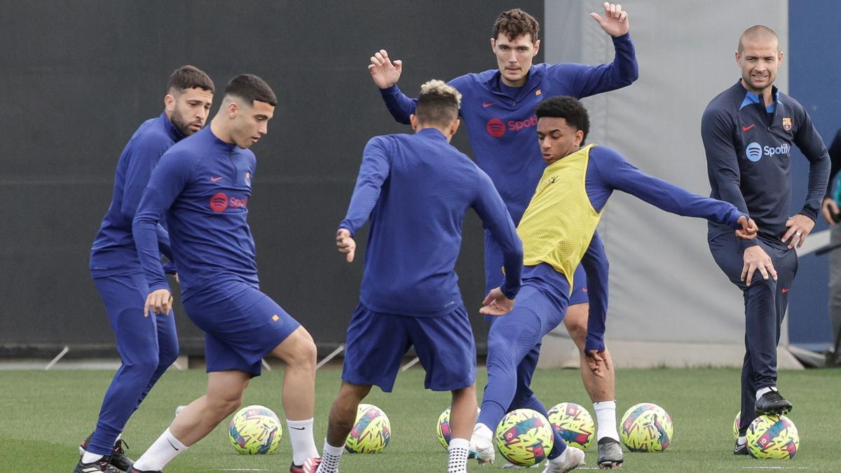 Rondo en el calentamiento del último entrenamiento.