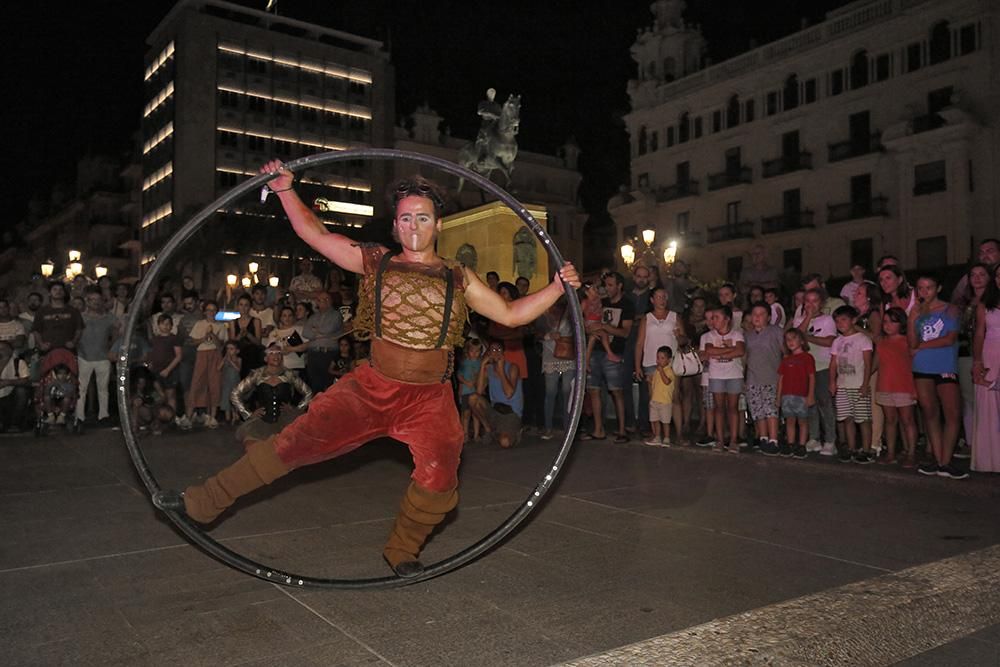 Fotogalería/ El Circo toma la calle.