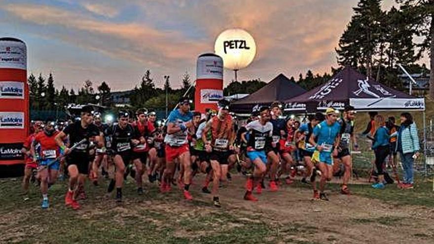 Sortida dels participants de la Nit Pirineu a la Molina