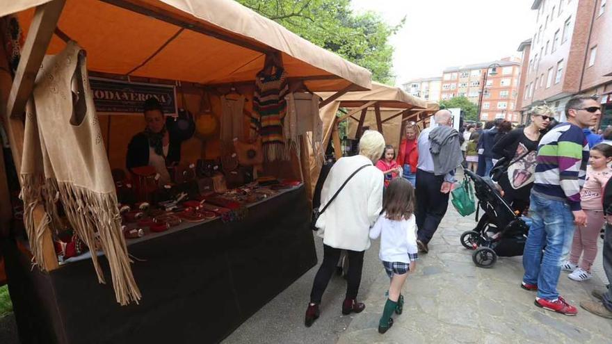 Corvera disfruta con su primer Mercáu asturiano