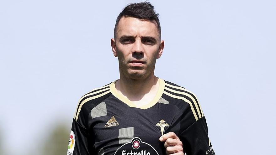 Aspas recibe en Dubai el premio Aix Investiments al mejor jugador del Celta esta temporada