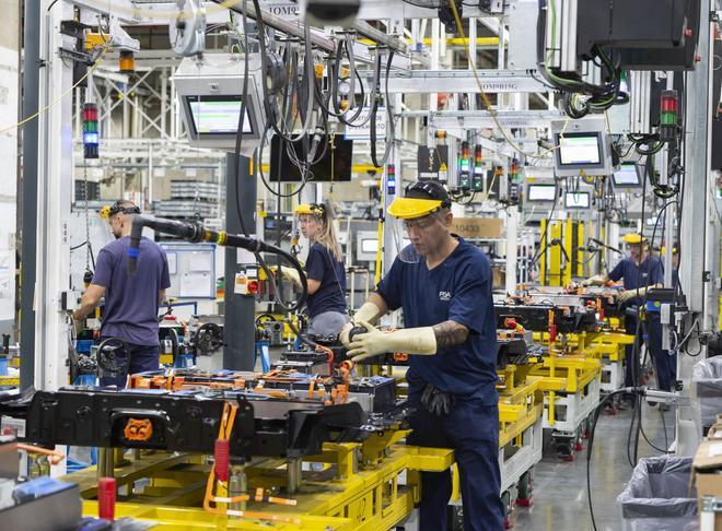 Catalunya i Madrid s’allunyen de la productivitat de les regions més riques