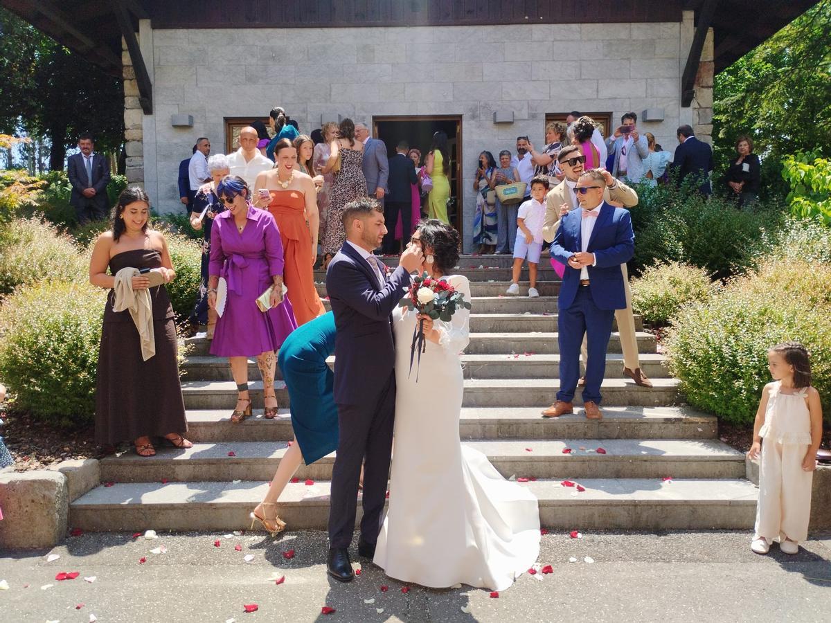 La boda de dos mejores amigos, Sara y Bruno, en Llanera, en imágenes