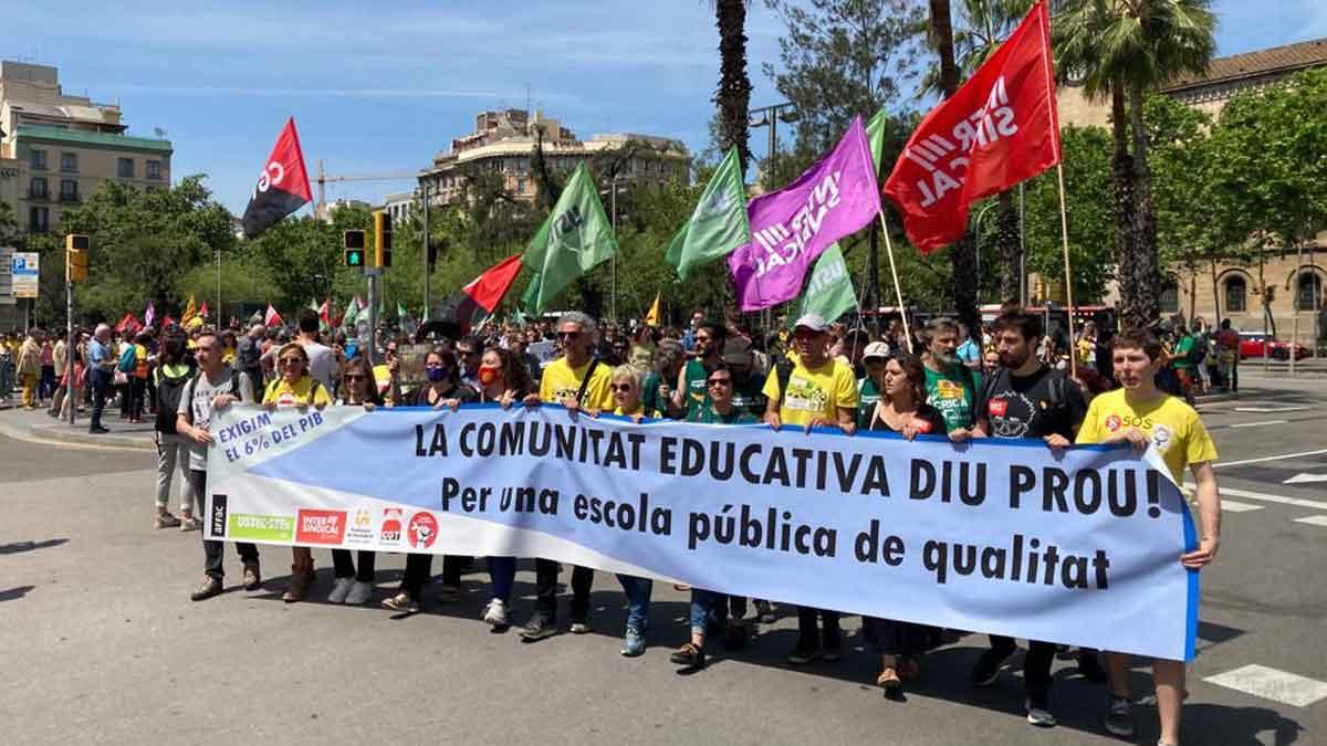 Manifestación en Barcelona en defensa de la escuela pública en catalán