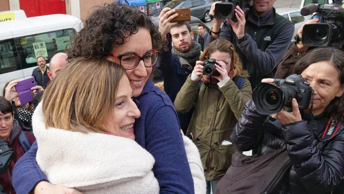 Carme Forcadell i Marta Rovira al míting de Badalona.