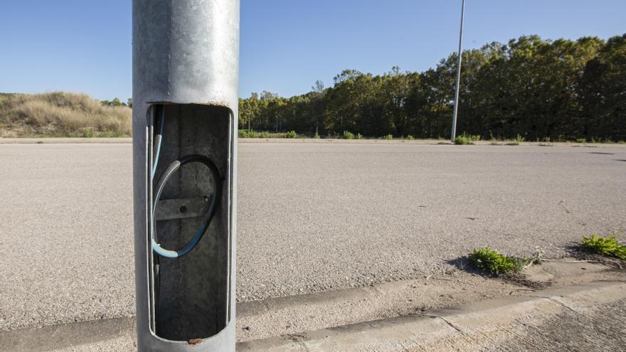 Detenen dos joves a Santa Coloma que han robat el cablejat de l&#039;enllumenat d&#039;un polígon