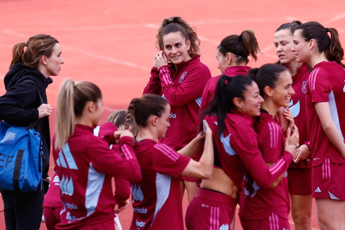 Teresa Abelleira smiles during the training session of the Spanish women's team ahead of the UEFA Women's Nations League matches against Belgium and England at Ciudad del Futbol on February 18, 2025, in Las Rozas, Madrid, Spain. AFP7 18/02/2025 ONLY FOR USE IN SPAIN