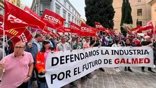 La plantilla de Galmed lleva sus protestas a València