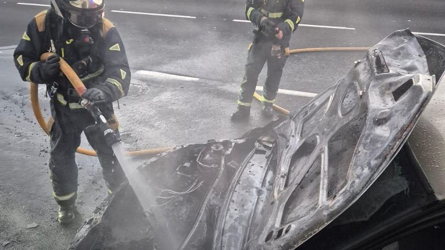 Dos accidentes de tráfico y el incendio de un turismo, este martes en Tenerife