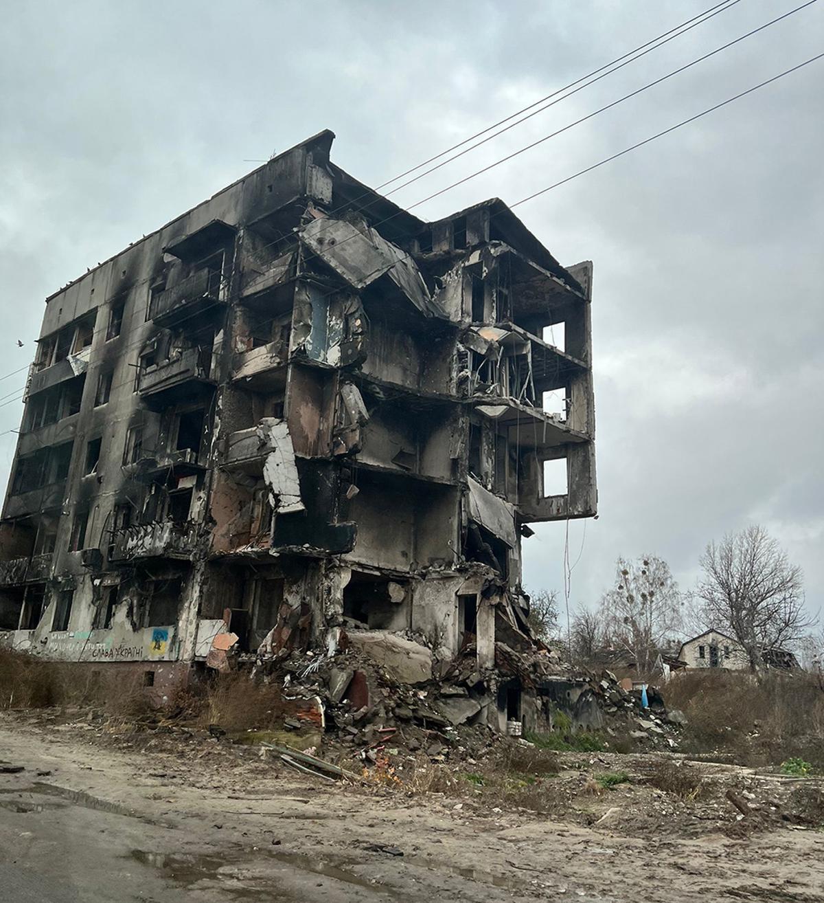 Un edificio destruido en Bucha.